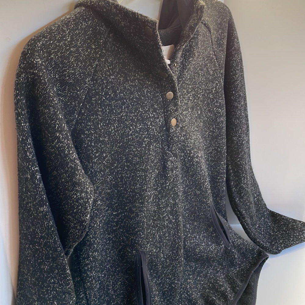 Thread & Supply 3/4 snap fleece hooded pullover size small - Picture 3 of 6